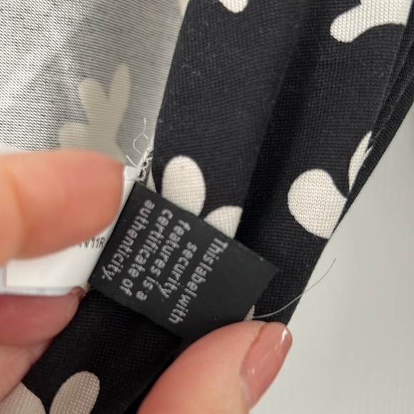 Diane Von Furstenberg “1974” wrap dress, black with white, size 2 - Picture 4 of 9